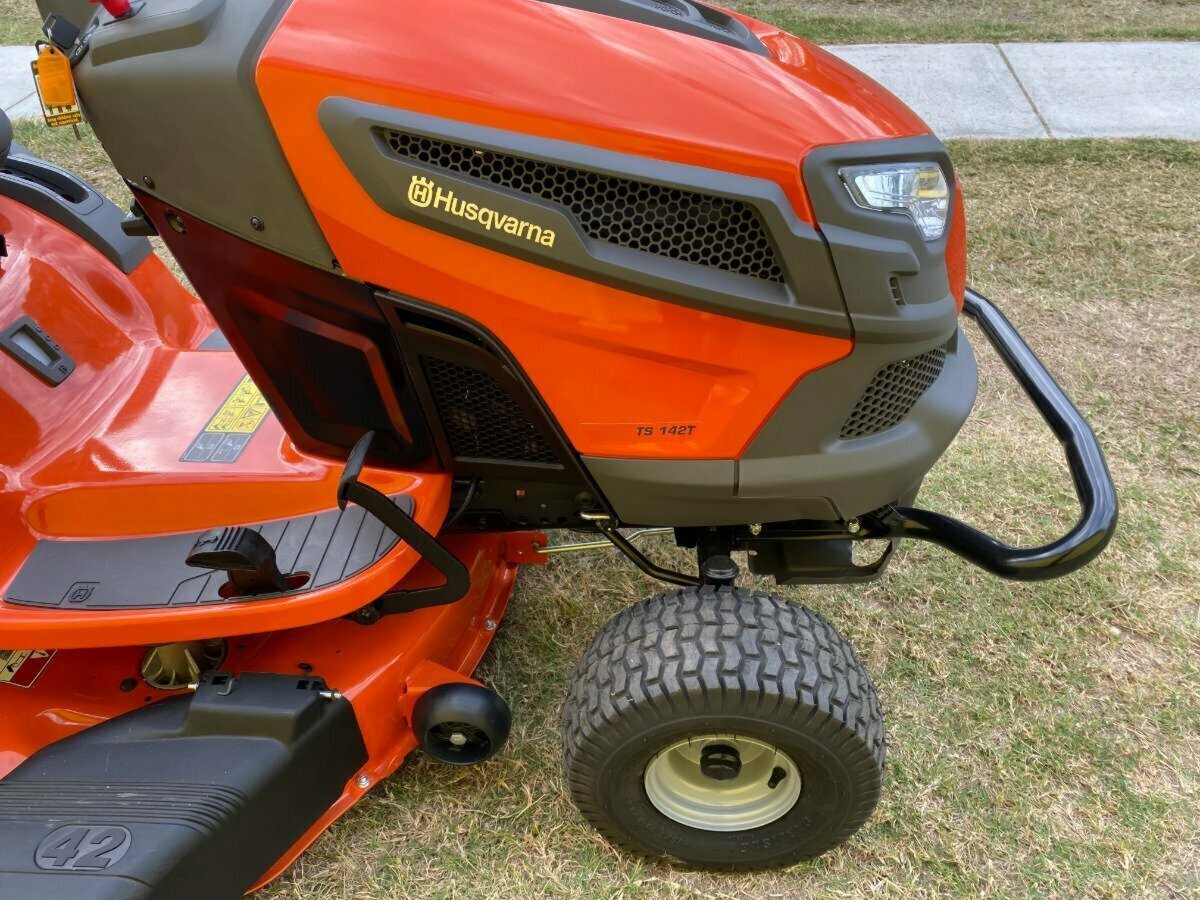 HUSQVARNA TS 142T RIDE-ON MOWER