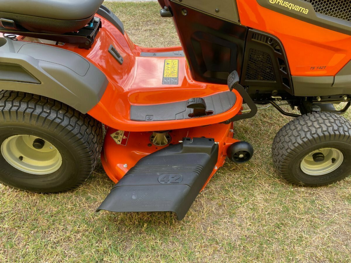 HUSQVARNA TS 142T RIDE-ON MOWER