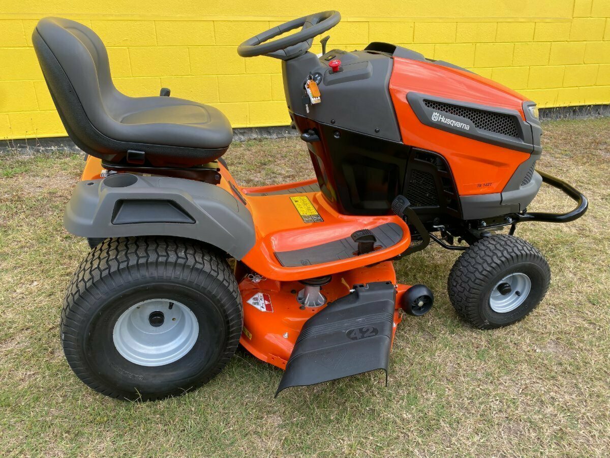 HUSQVARNA TS 142T RIDE-ON MOWER