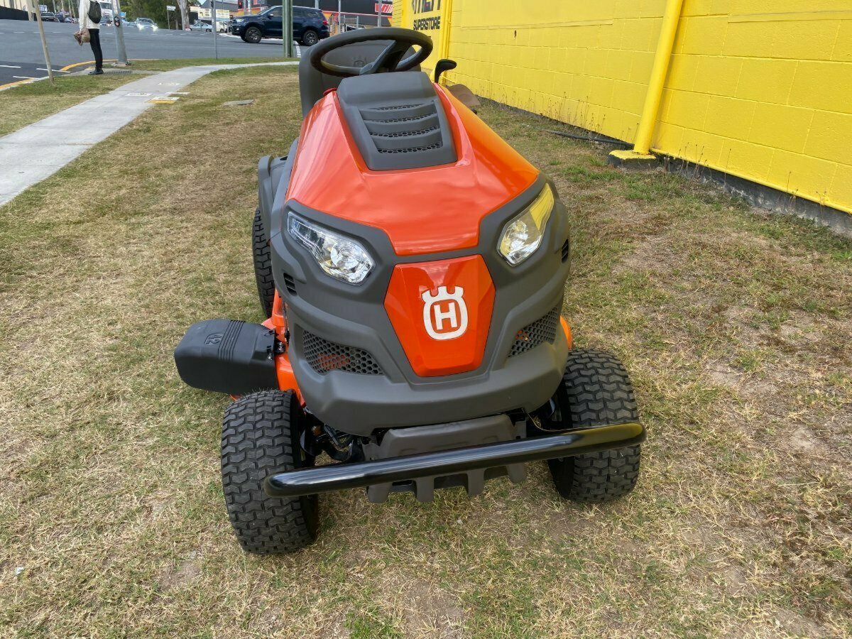 HUSQVARNA TS 142T RIDE-ON MOWER