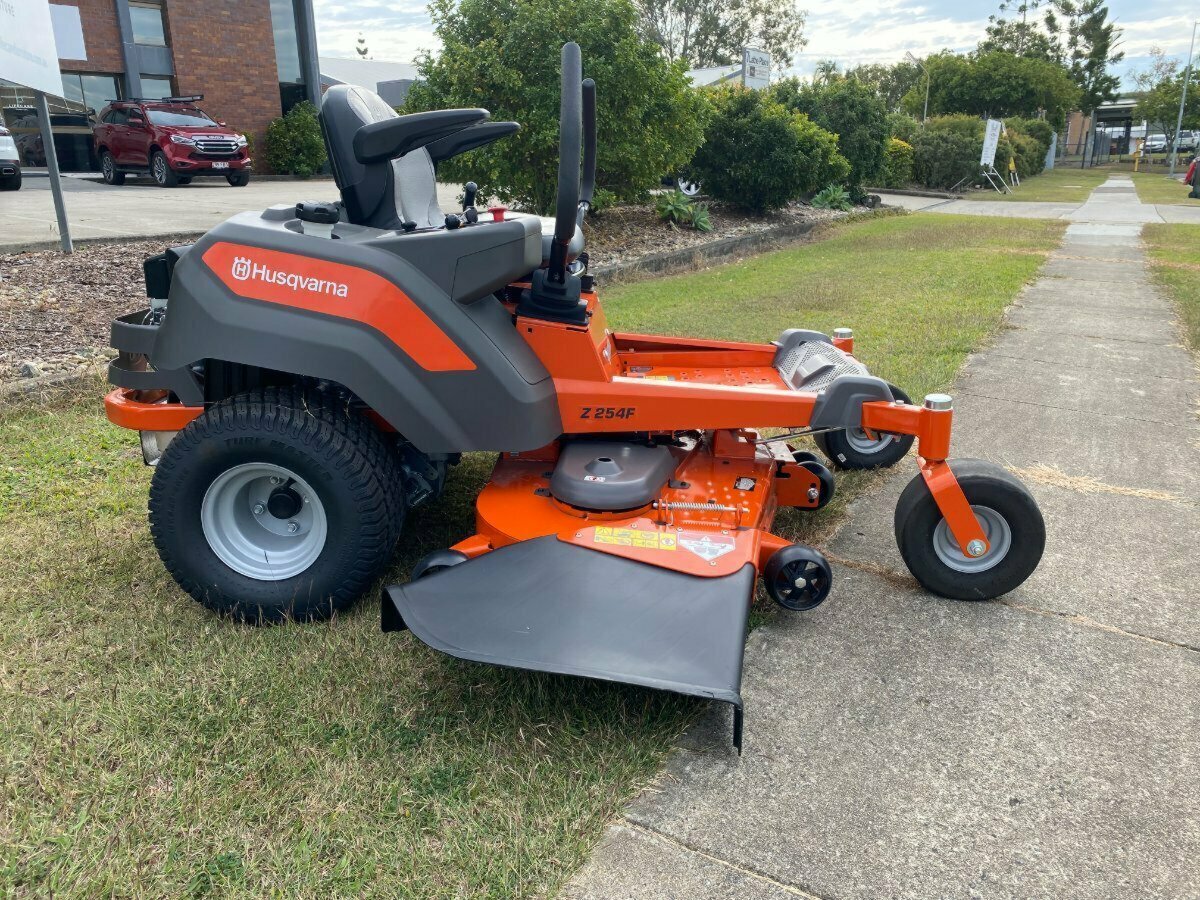 HUSQVARNA Z 254F ZTR ZERO TURN MOWER