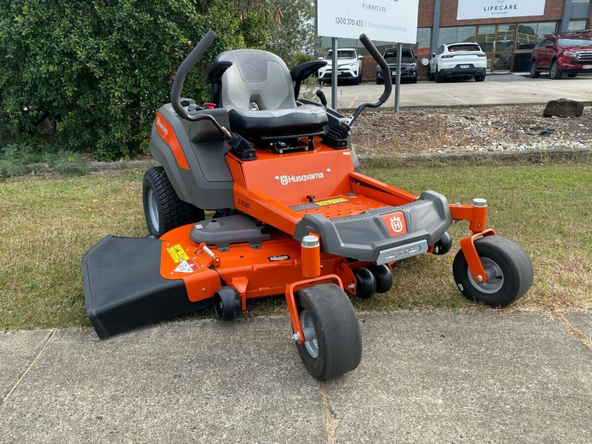 HUSQVARNA Z 254F ZTR ZERO TURN MOWER