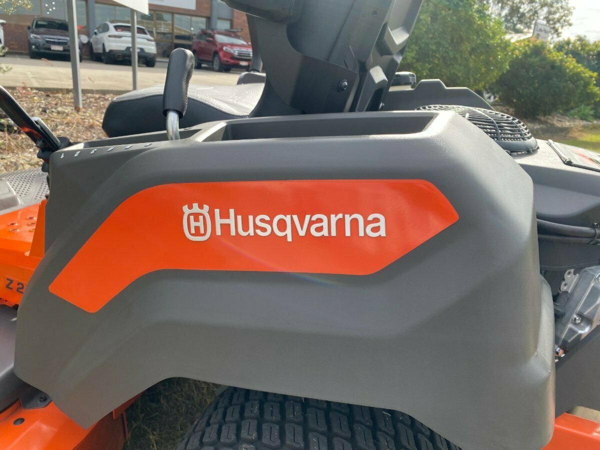 HUSQVARNA Z 254F ZTR ZERO TURN MOWER