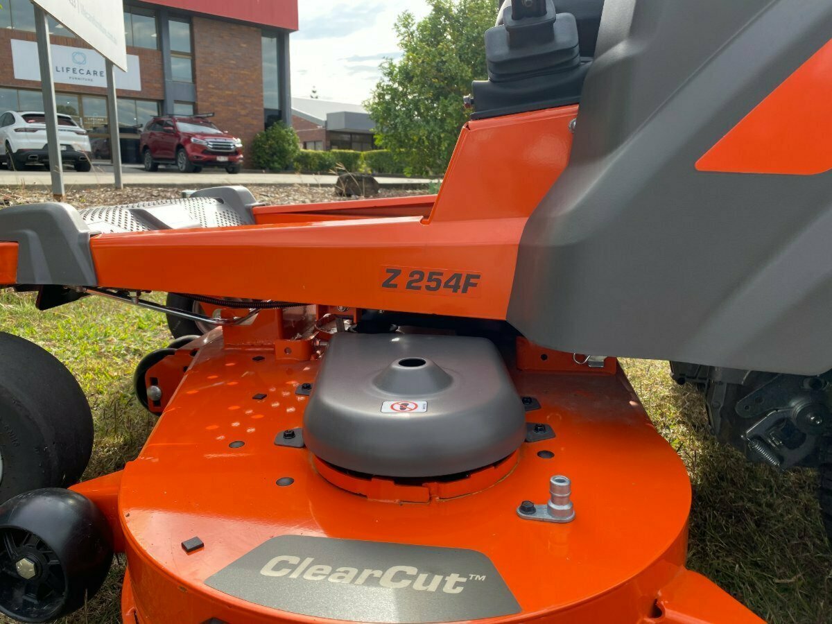 HUSQVARNA Z 254F ZTR ZERO TURN MOWER