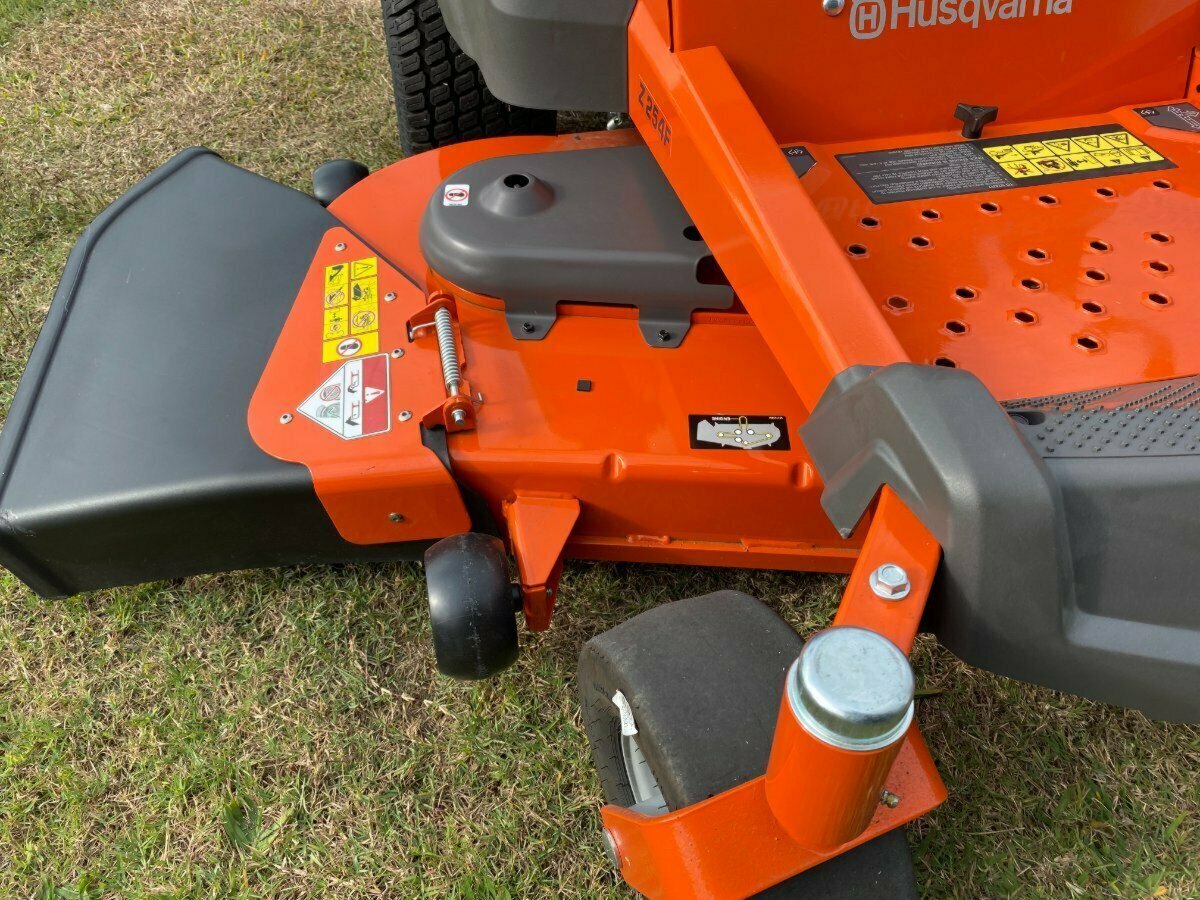HUSQVARNA Z 254F ZTR ZERO TURN MOWER