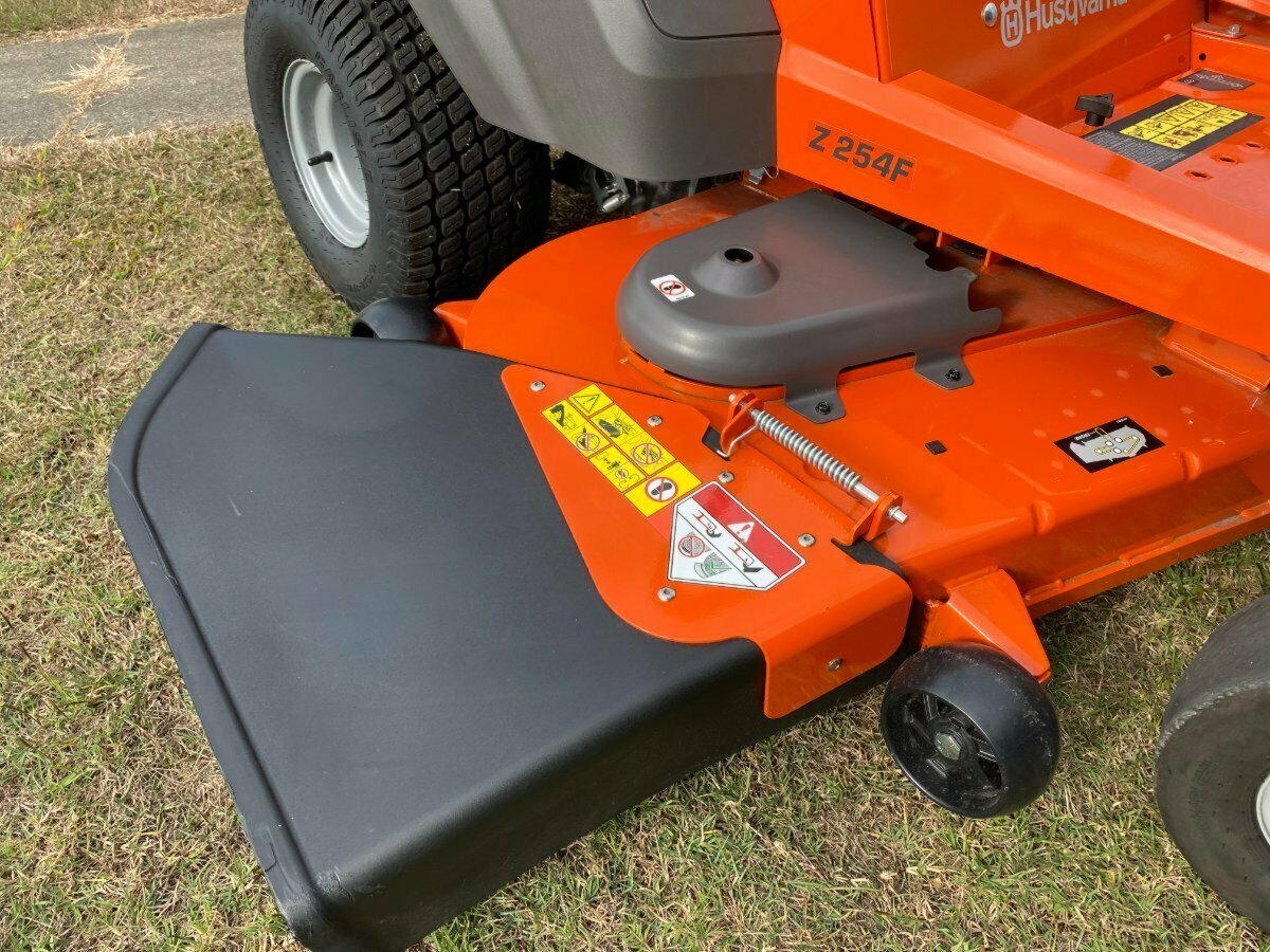 HUSQVARNA Z 254F ZTR ZERO TURN MOWER