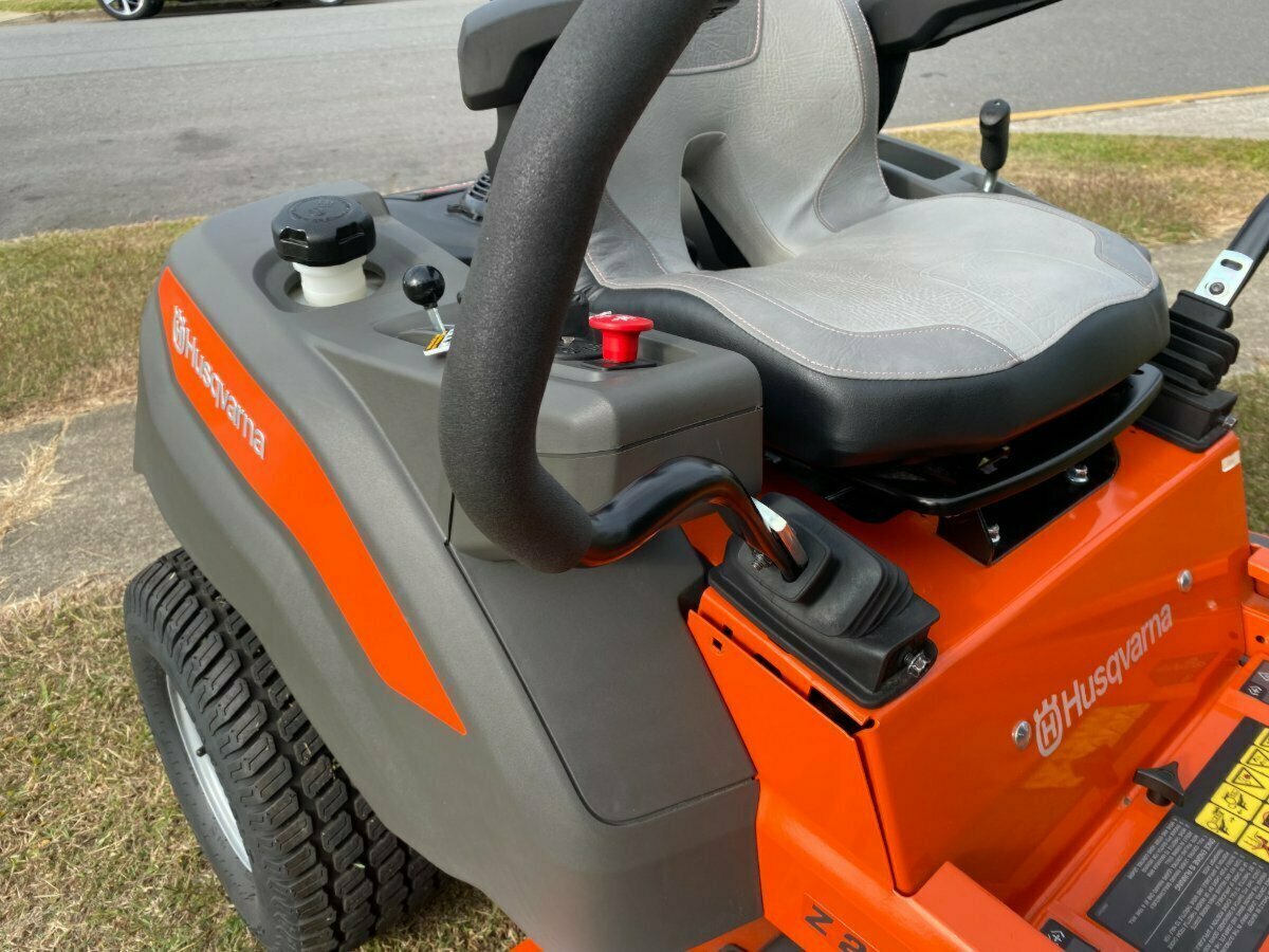 HUSQVARNA Z 254F ZTR ZERO TURN MOWER