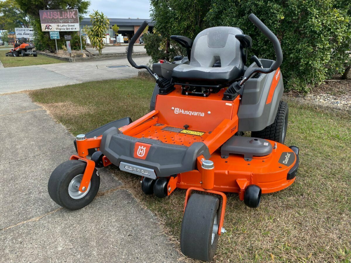 HUSQVARNA Z 254F ZTR ZERO TURN MOWER