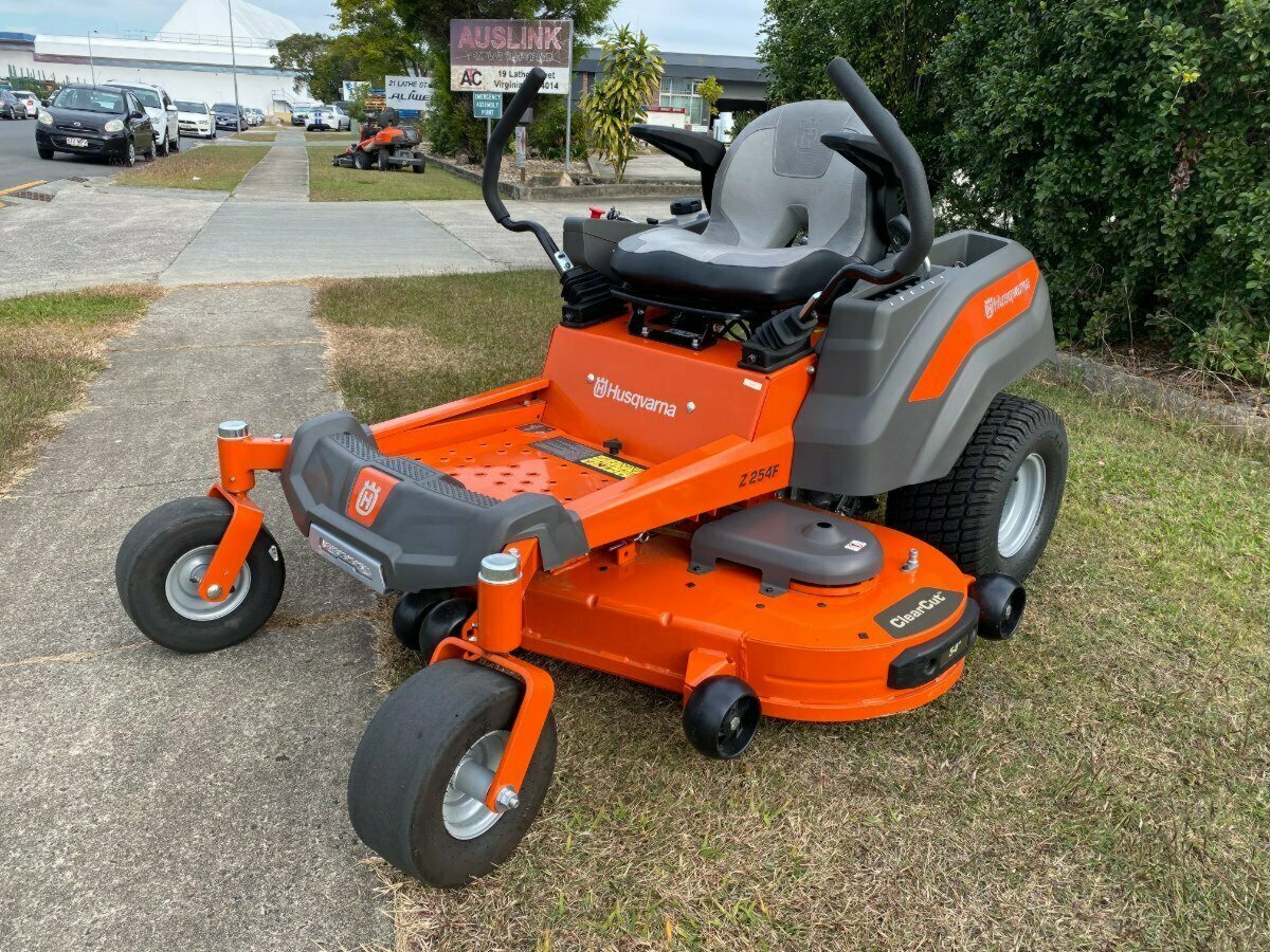 HUSQVARNA Z 254F ZTR ZERO TURN MOWER