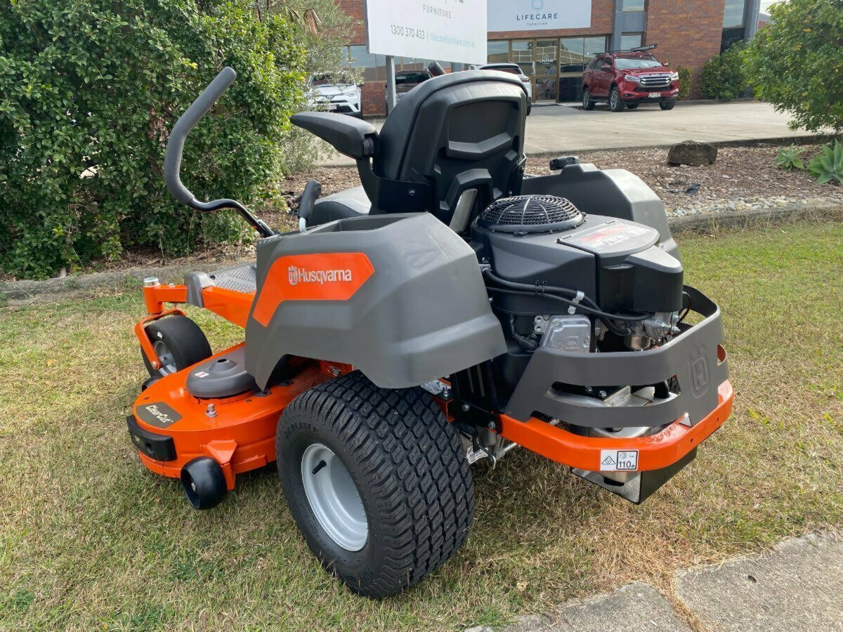 HUSQVARNA Z 254F ZTR ZERO TURN MOWER