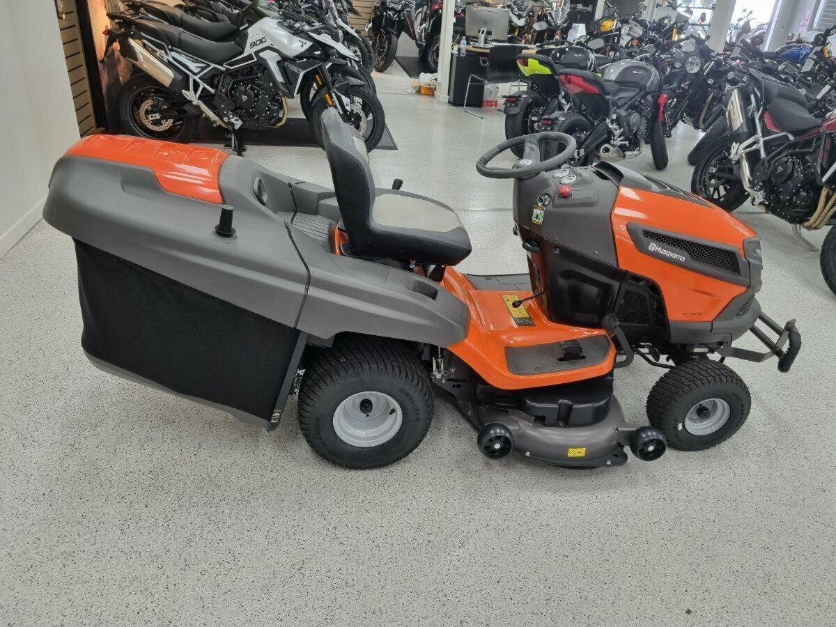 HUSQVARNA TC 242TX LAWN TRACTOR