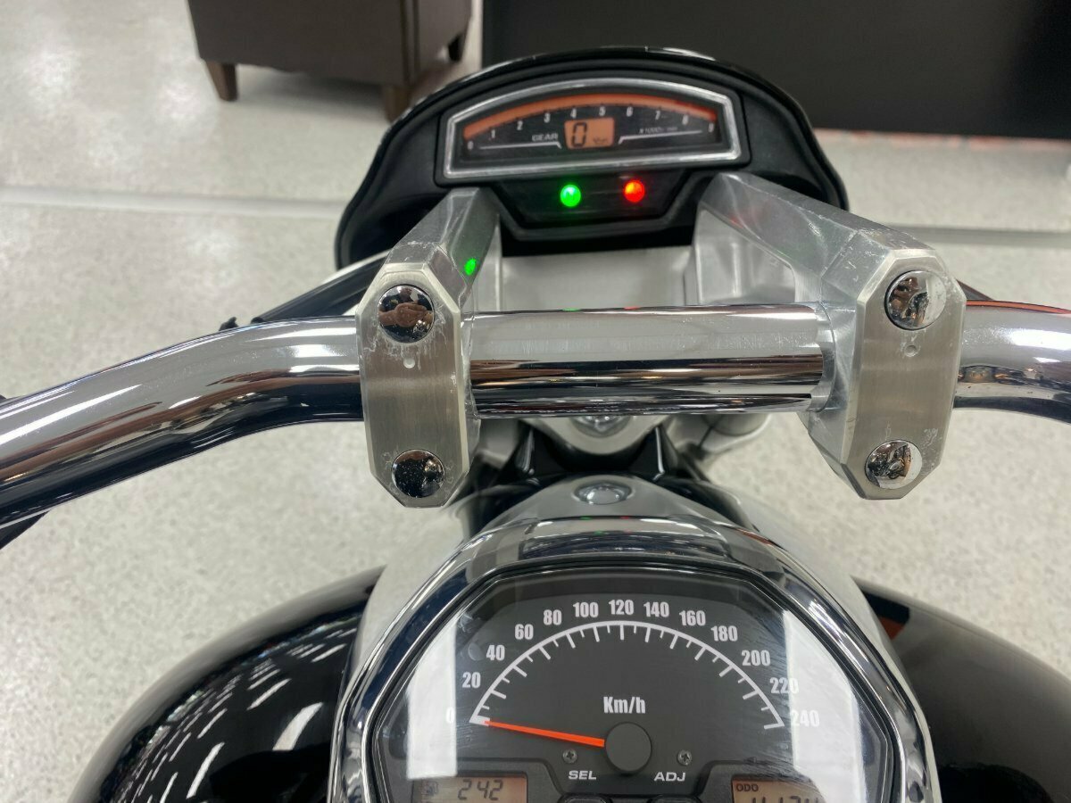 2010 SUZUKI VZR 1800 BOULEVARD (M109R) CRUISER