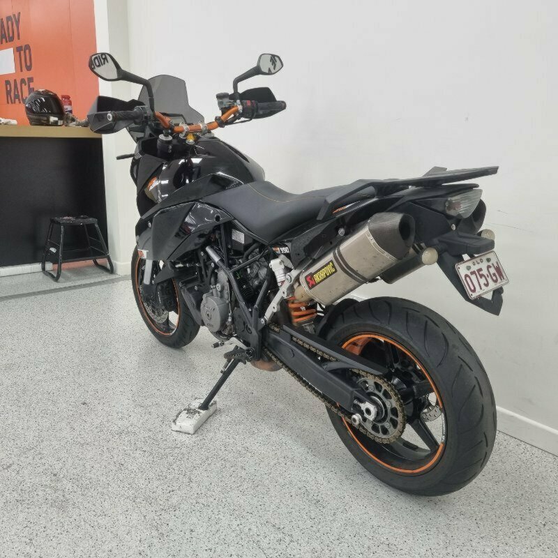 2011 KTM 990 SUPERMOTO T ROAD