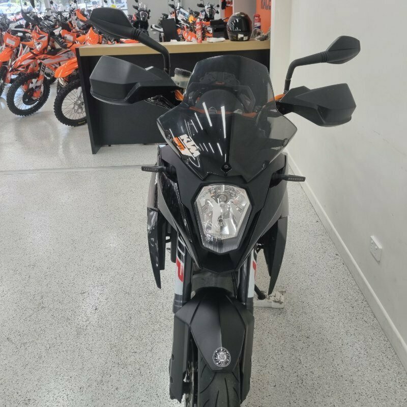 2011 KTM 990 SUPERMOTO T ROAD
