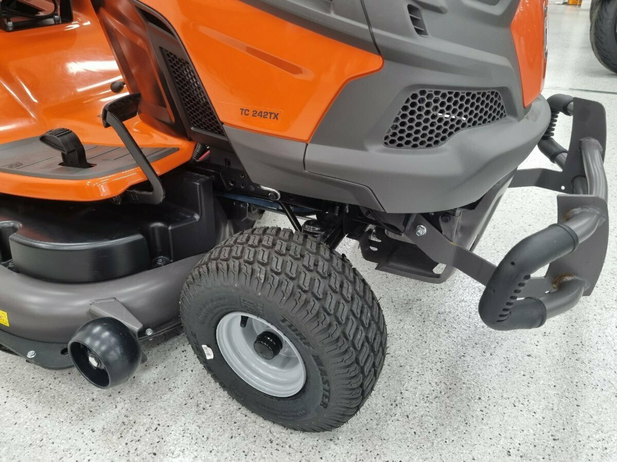 HUSQVARNA HUSQVARNA TC 242TX LAWN TRACTOR