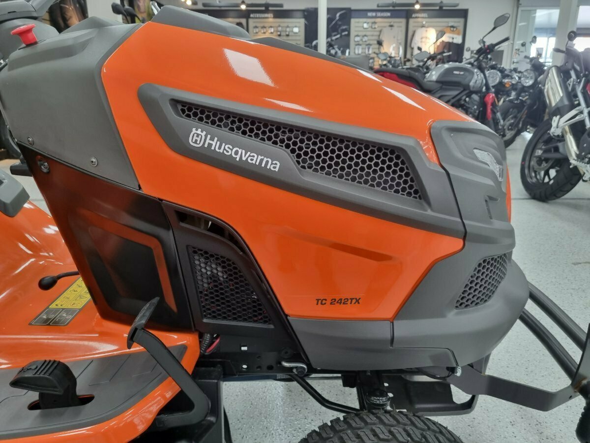 HUSQVARNA HUSQVARNA TC 242TX LAWN TRACTOR