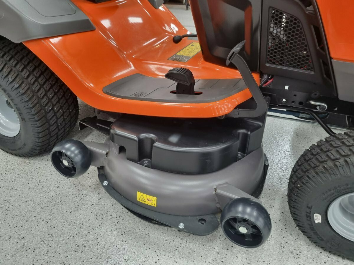 HUSQVARNA HUSQVARNA TC 242TX LAWN TRACTOR