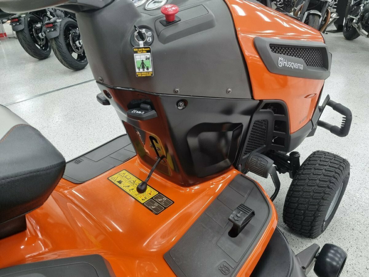 HUSQVARNA HUSQVARNA TC 242TX LAWN TRACTOR