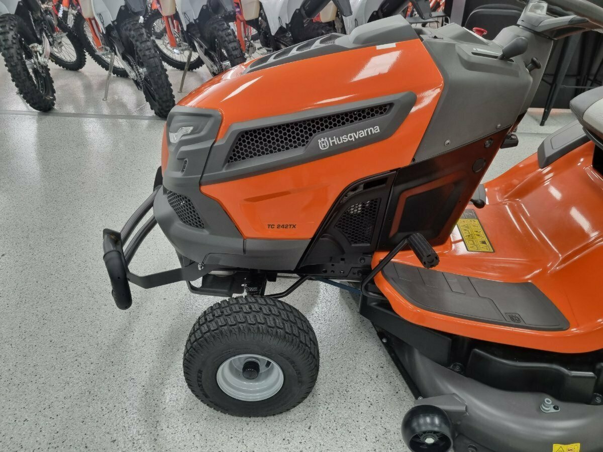 HUSQVARNA HUSQVARNA TC 242TX LAWN TRACTOR