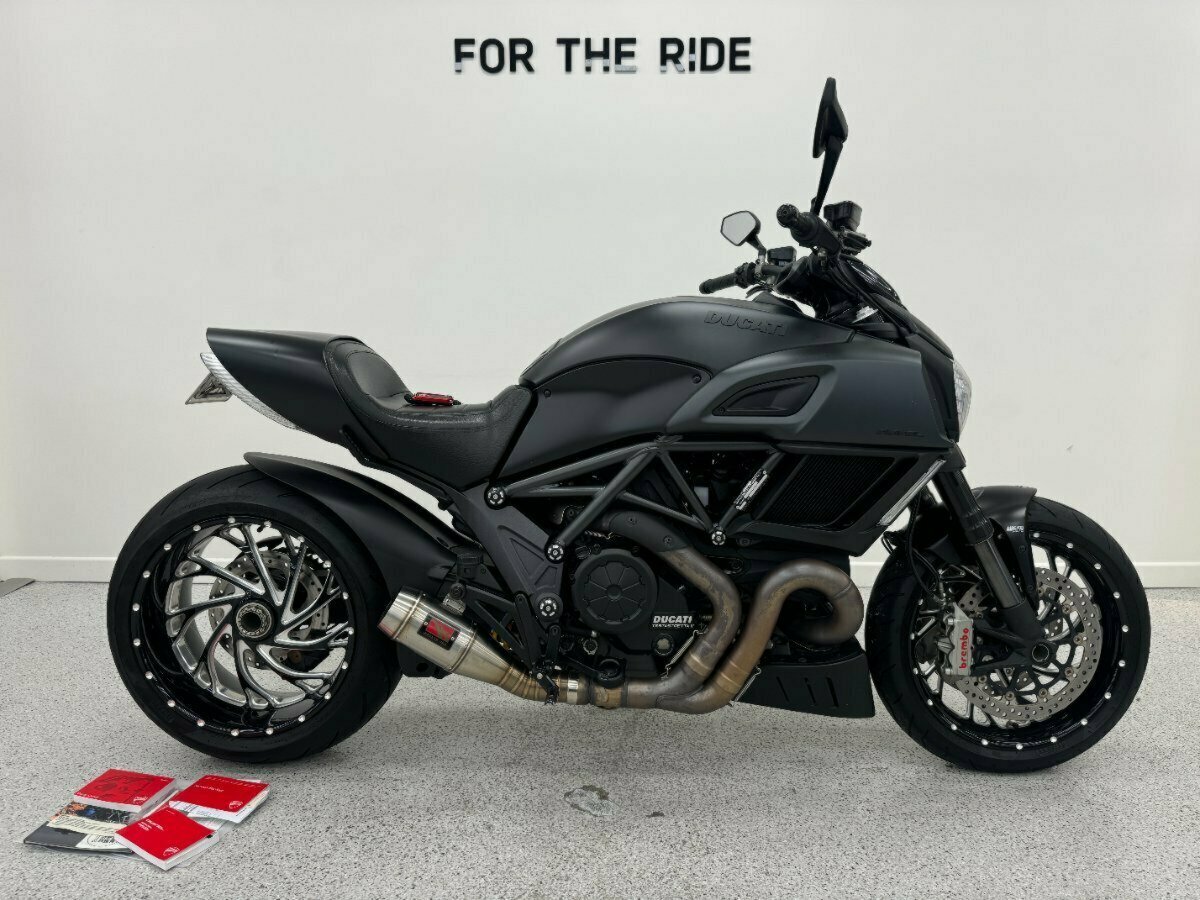 2014 DUCATI DIAVEL CARBON CRUISER