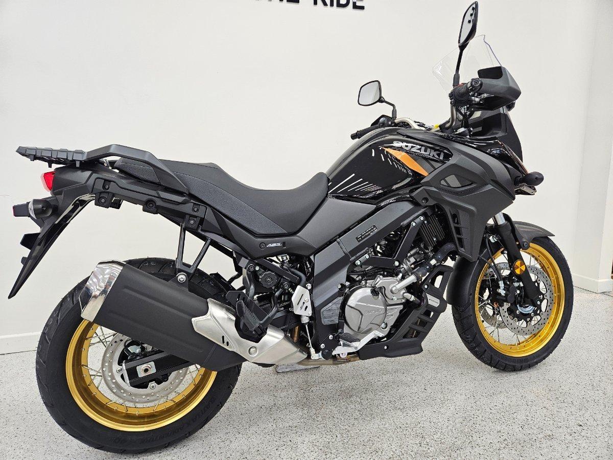 2025 SUZUKI V-STROM 650XT (DL650XA) DUAL SPORTS