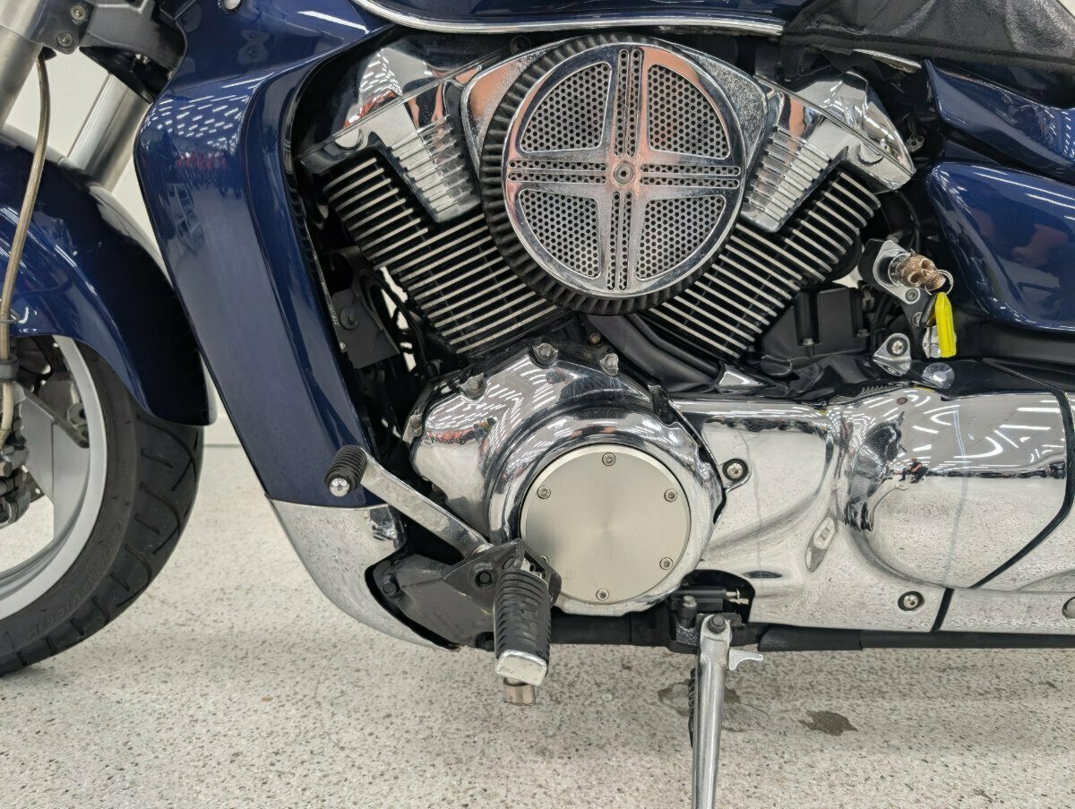 2010 SUZUKI VZR 1800 BOULEVARD (M109R) CRUISER