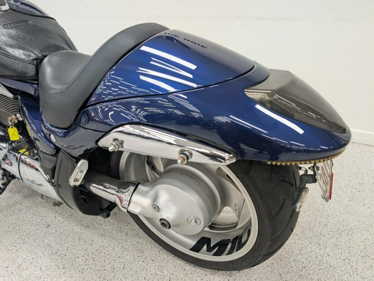 2010 SUZUKI VZR 1800 BOULEVARD (M109R) CRUISER