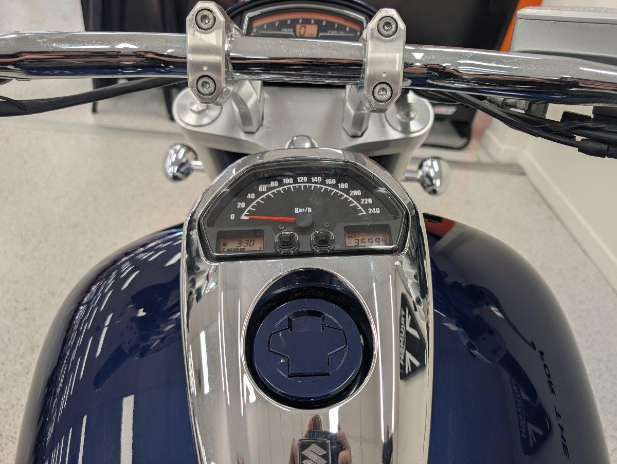 2011 SUZUKI BOULEVARD M109R (VZR1800)