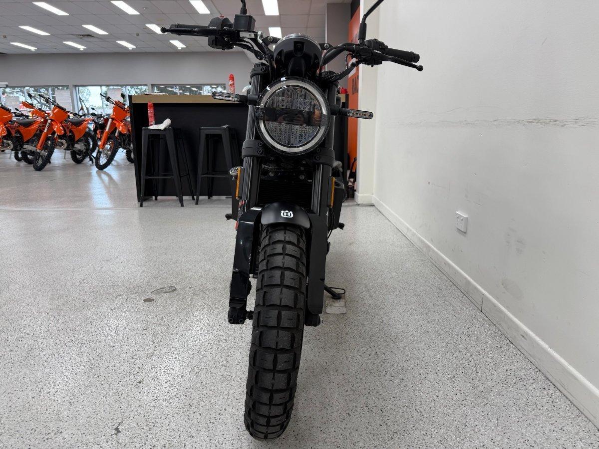 2023 HUSQVARNA SVARTPILEN 401 MY22 ROAD