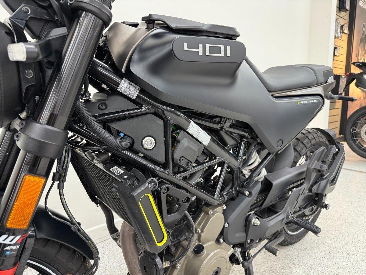2023 HUSQVARNA SVARTPILEN 401 MY22 ROAD