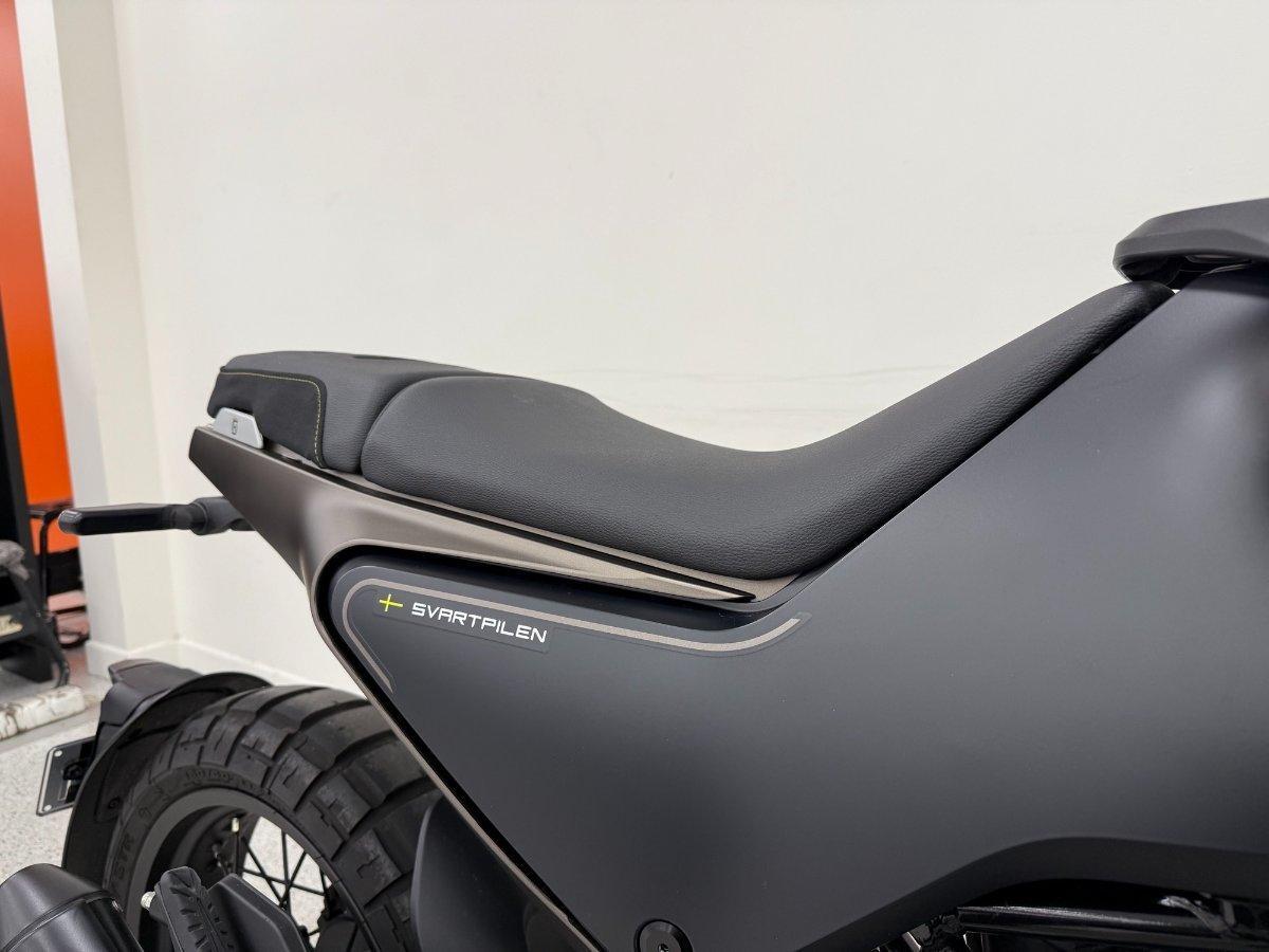 2023 HUSQVARNA SVARTPILEN 401 MY22 ROAD