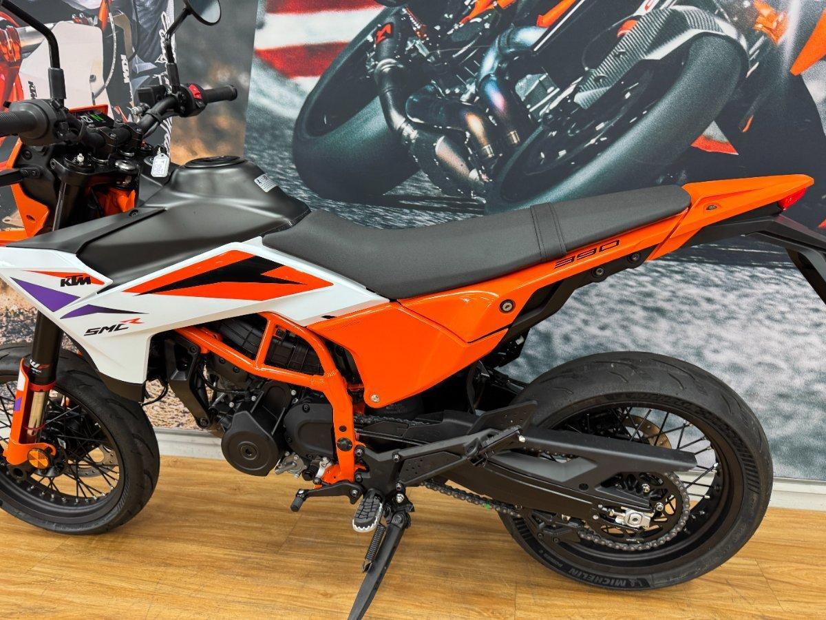 2025 KTM 390 SMC R LAMS SUPERMOTO