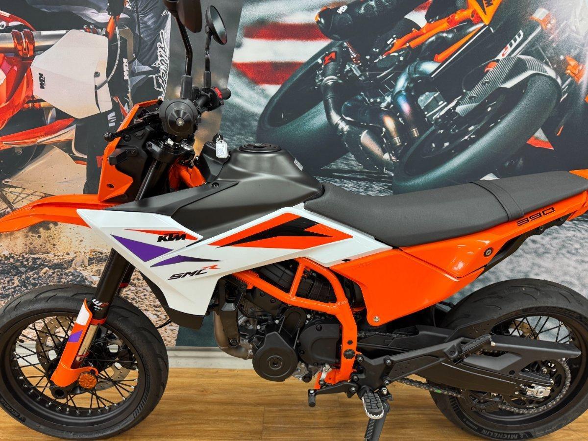 2025 KTM 390 SMC R LAMS SUPERMOTO