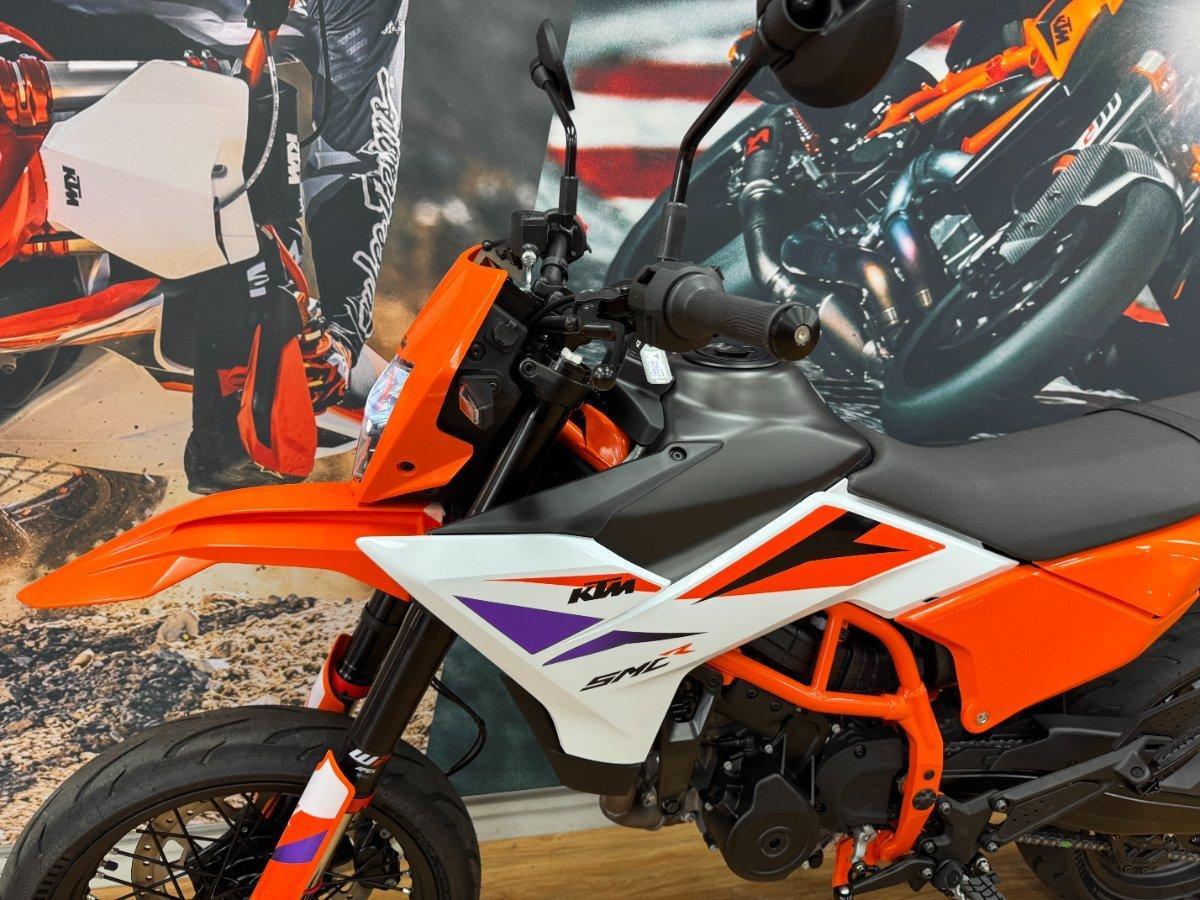 2025 KTM 390 SMC R LAMS SUPERMOTO