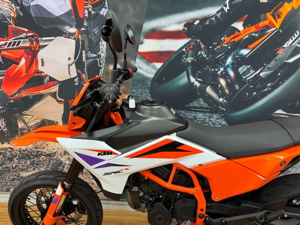 2025 KTM 390 SMC R LAMS SUPERMOTO