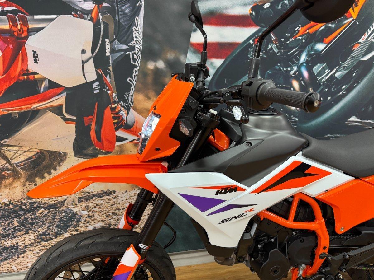 2025 KTM 390 SMC R LAMS SUPERMOTO