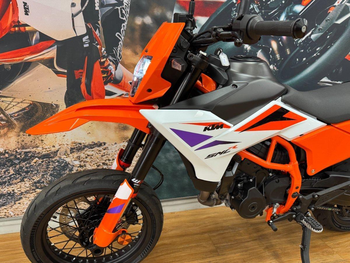 2025 KTM 390 SMC R LAMS SUPERMOTO
