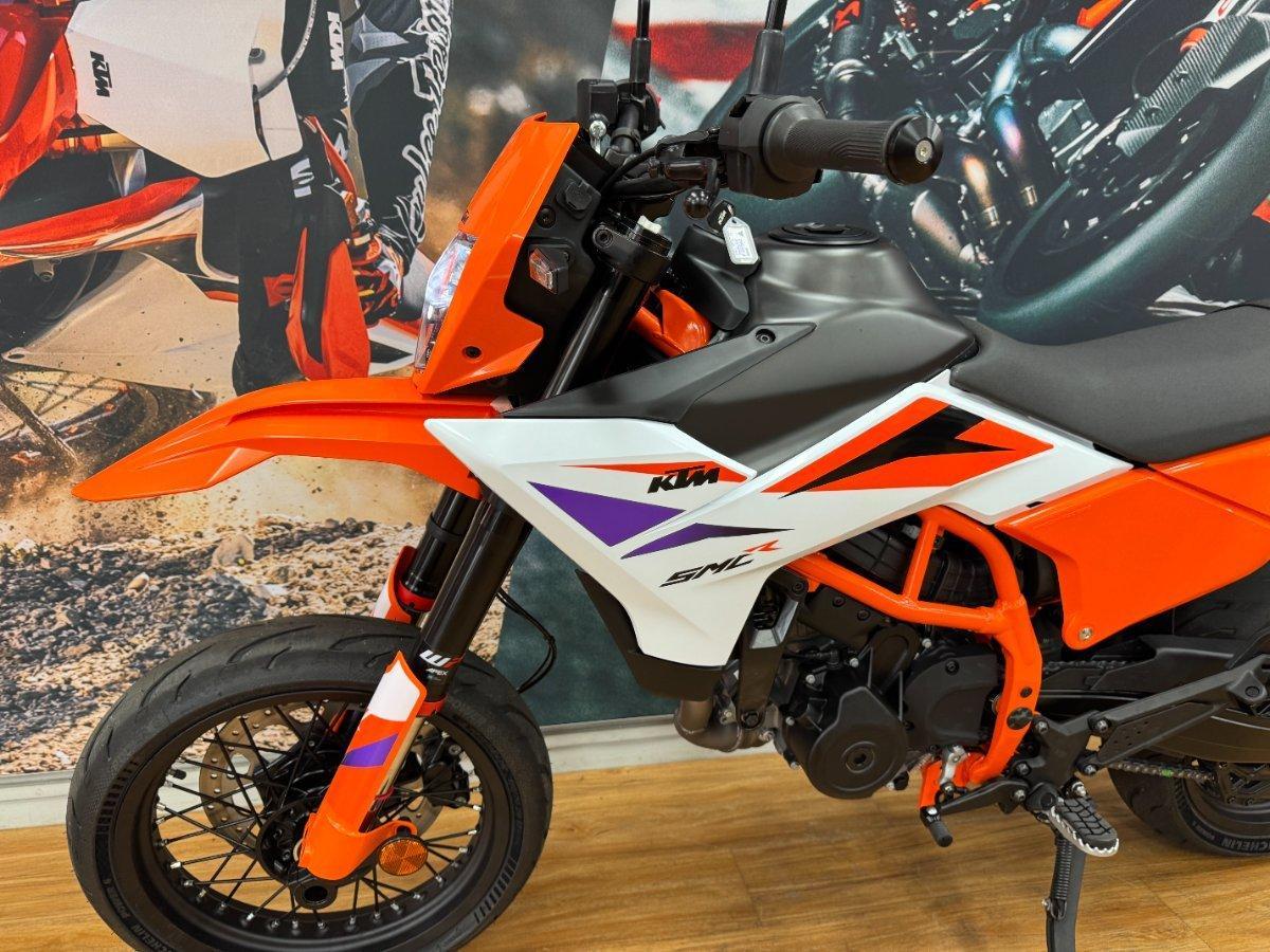 2025 KTM 390 SMC R LAMS SUPERMOTO