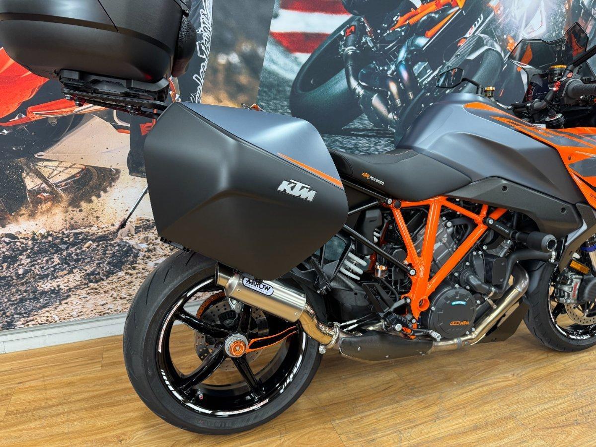 2022 KTM 1290 SUPER DUKE GT SPORTS