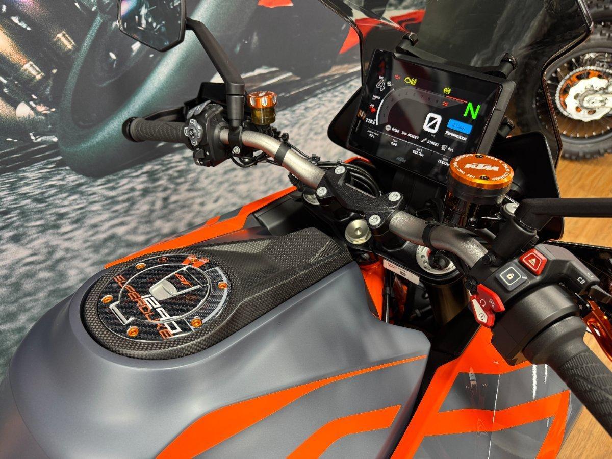 2022 KTM 1290 SUPER DUKE GT SPORTS