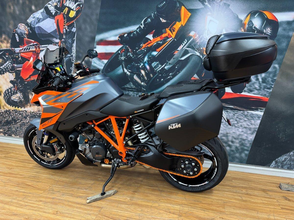 2022 KTM 1290 SUPER DUKE GT SPORTS