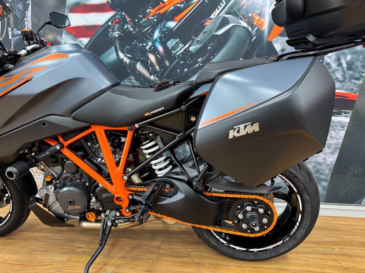 2022 KTM 1290 SUPER DUKE GT SPORTS