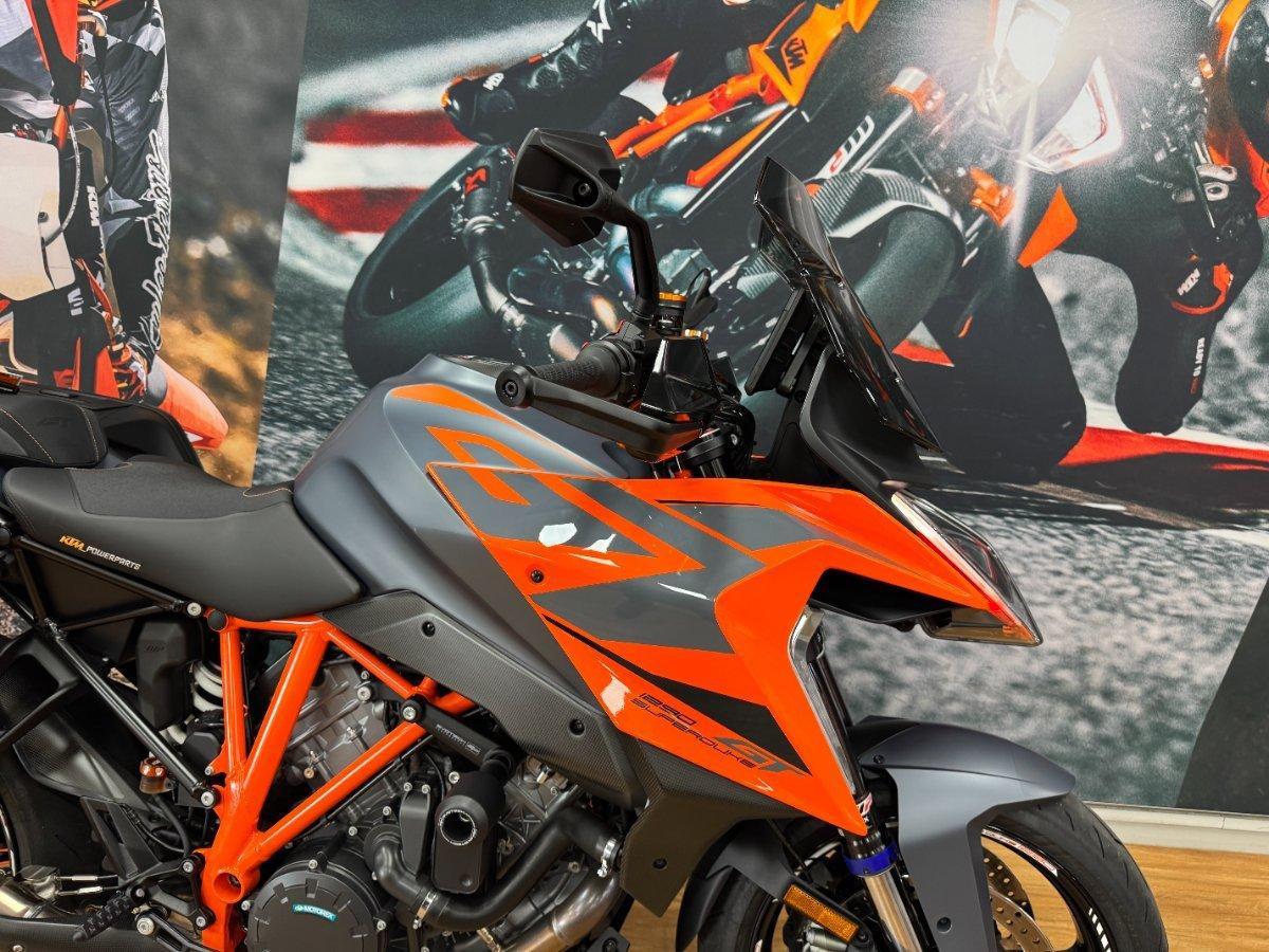 2022 KTM 1290 SUPER DUKE GT SPORTS