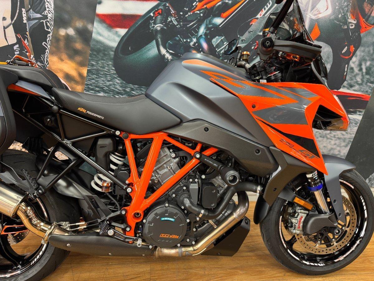 2022 KTM 1290 SUPER DUKE GT SPORTS