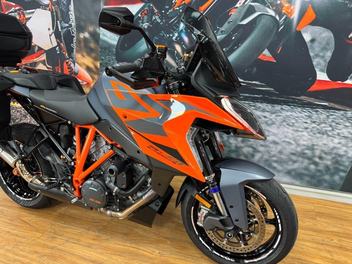 2022 KTM 1290 SUPER DUKE GT SPORTS