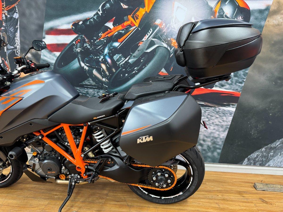 2022 KTM 1290 SUPER DUKE GT SPORTS