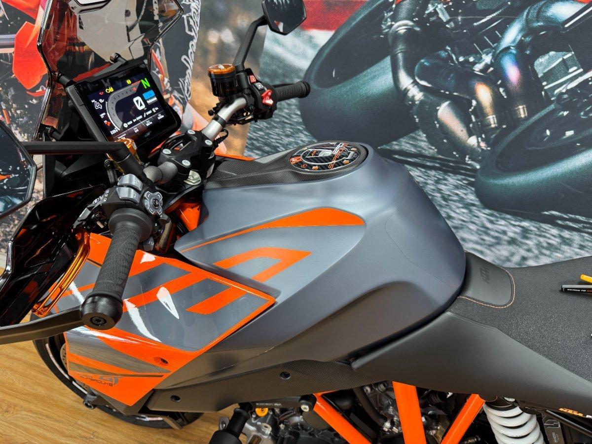 2022 KTM 1290 SUPER DUKE GT SPORTS