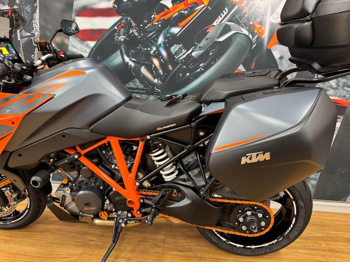 2022 KTM 1290 SUPER DUKE GT SPORTS