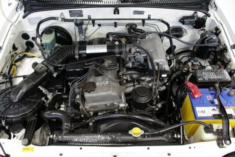 2001 TOYOTA HILUX (4x4) RZN174R