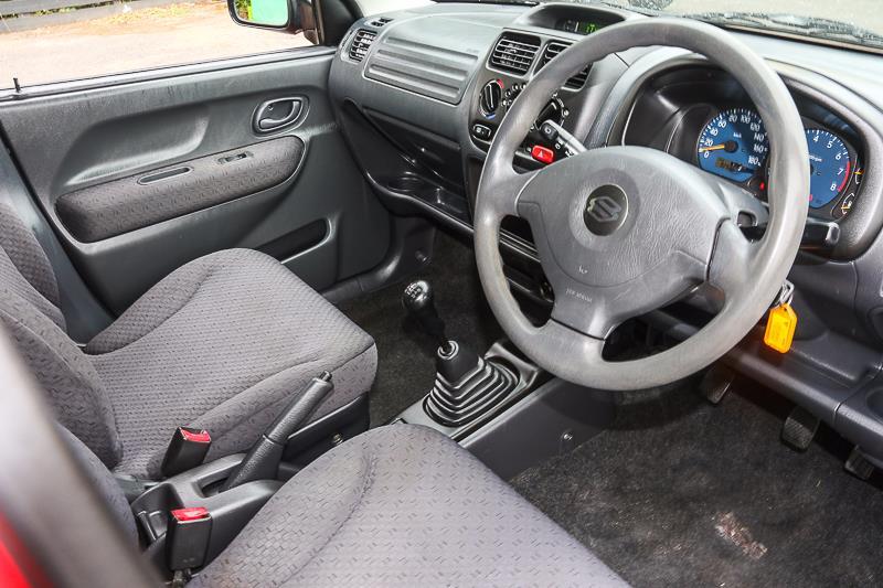 2004 SUZUKI IGNIS